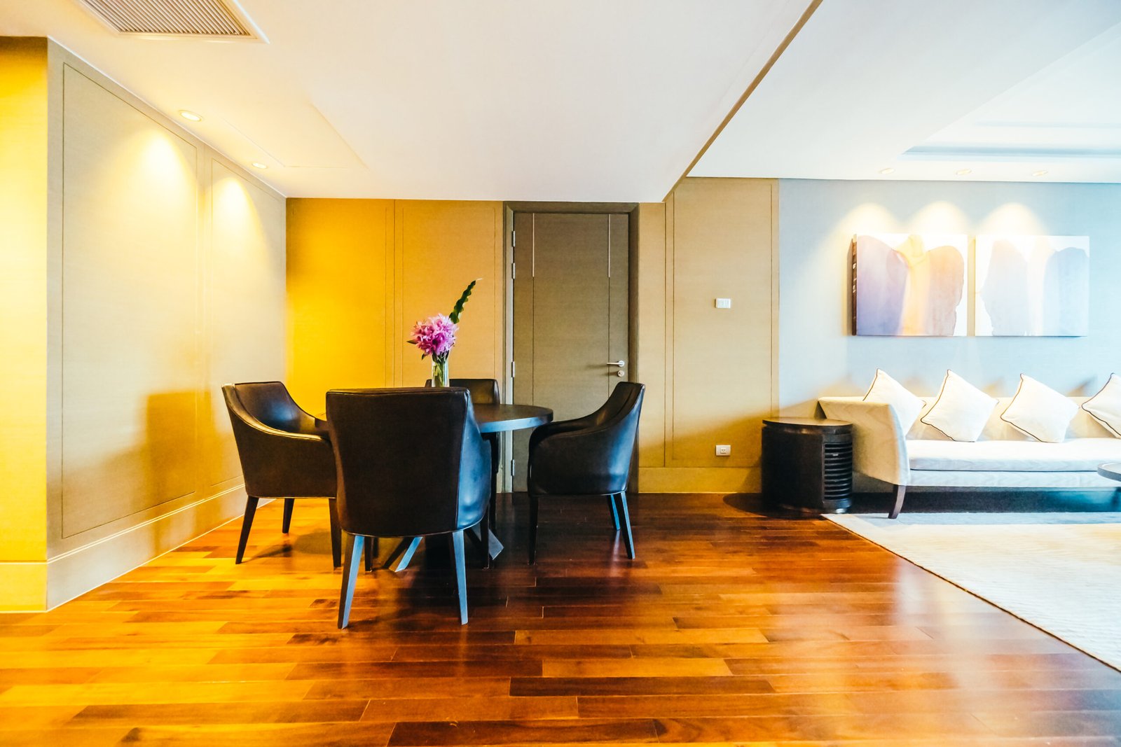 BANGKOK, THAILAND - AUGUST 12 2016: Beautiful luxury living room interior decoration in Hotel